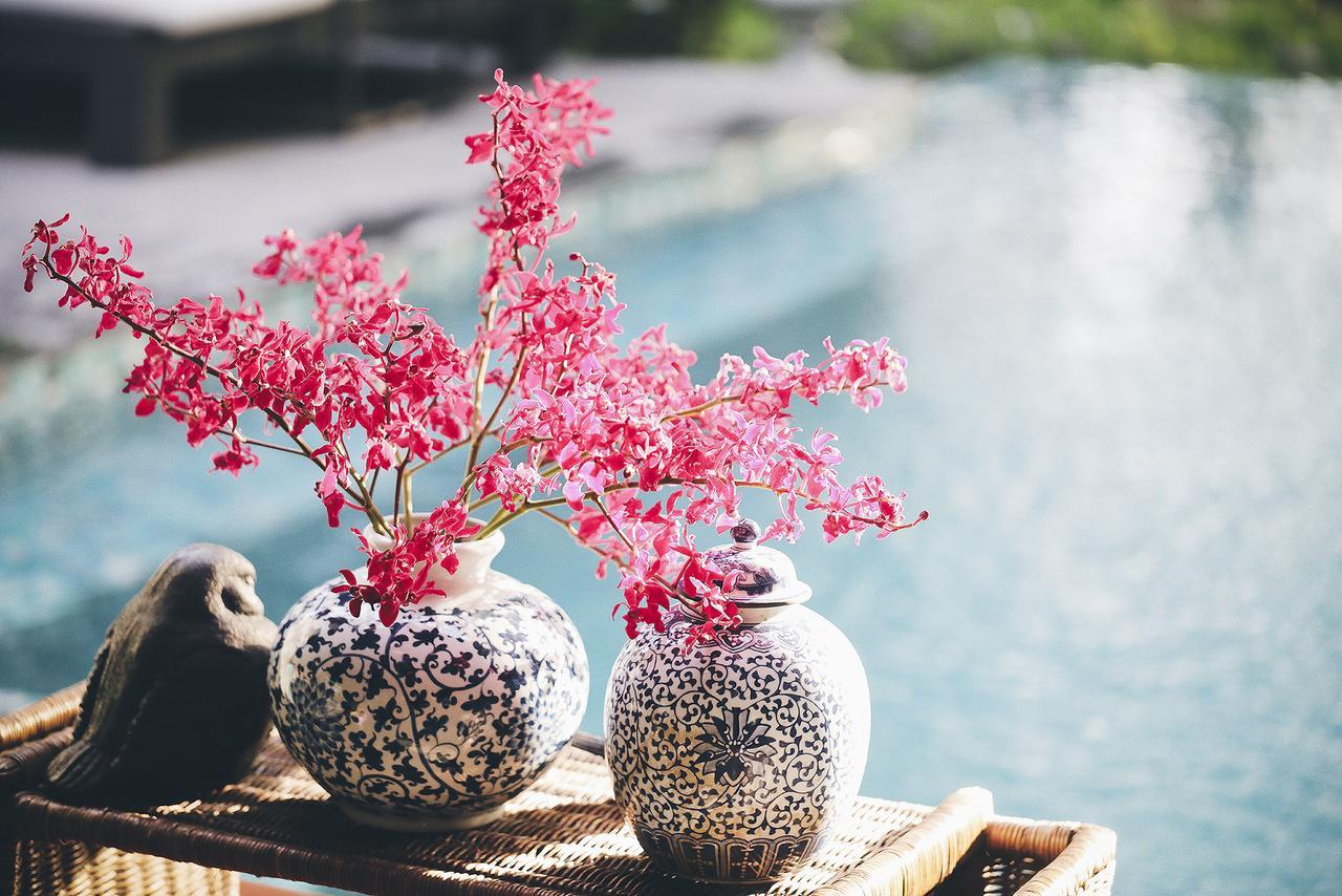 The Raweekanlaya Banguecoque Exterior foto Vases of flowers