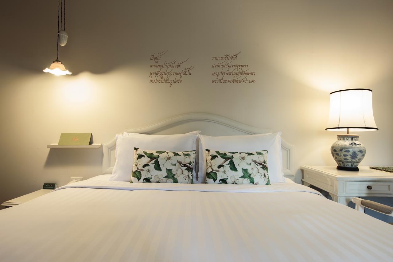 The Raweekanlaya Banguecoque Exterior foto A bedroom at the Inn